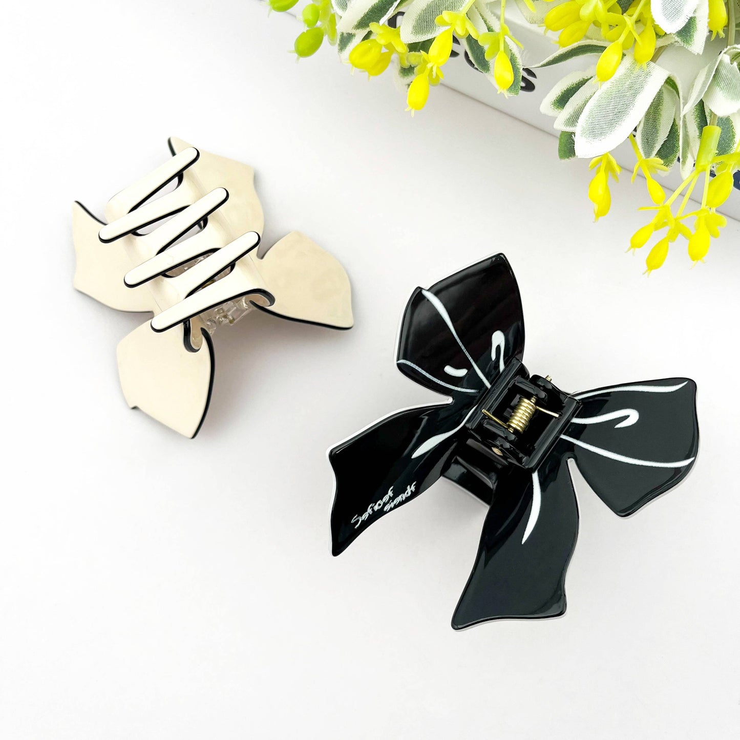 Elegant Bow Claw Clip
