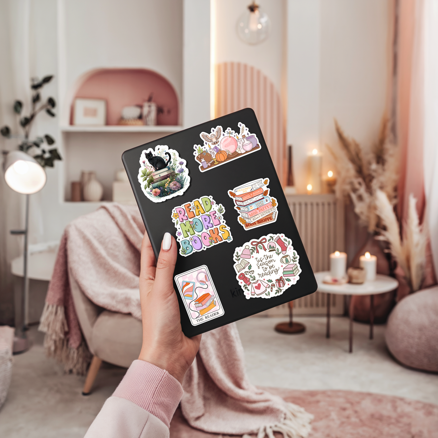 Tis The Season To Be Reading Round Sticker