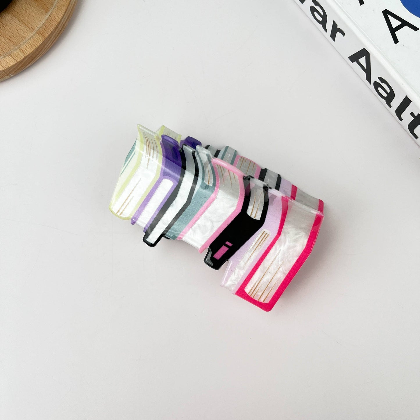 3.7'' Book Hair Clip