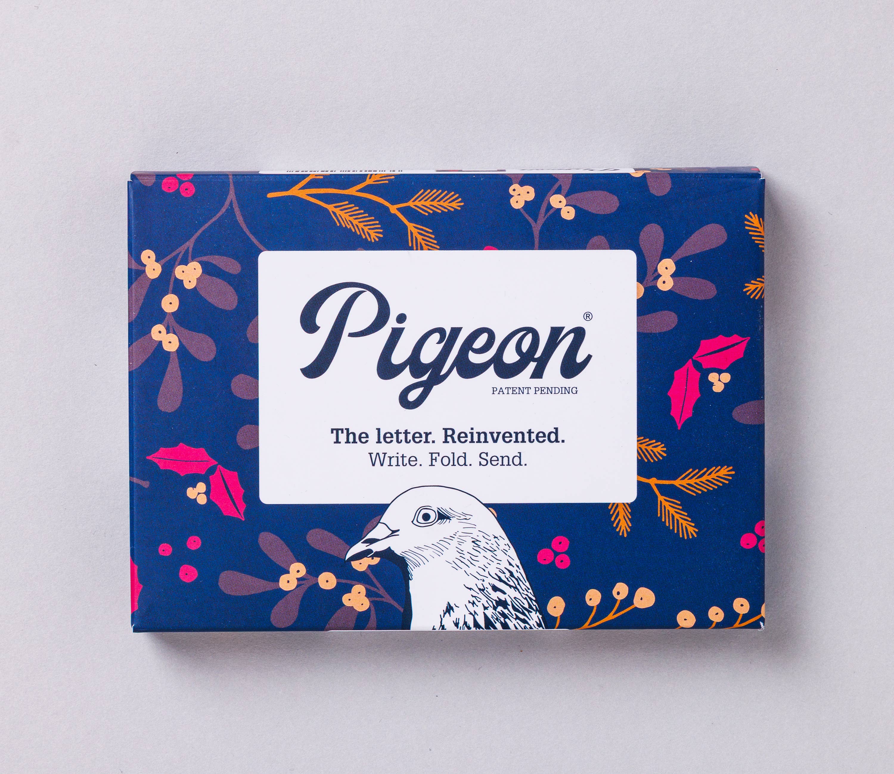Winter Berries Pigeon, Folding Letter Set, Pack of 6 Letters